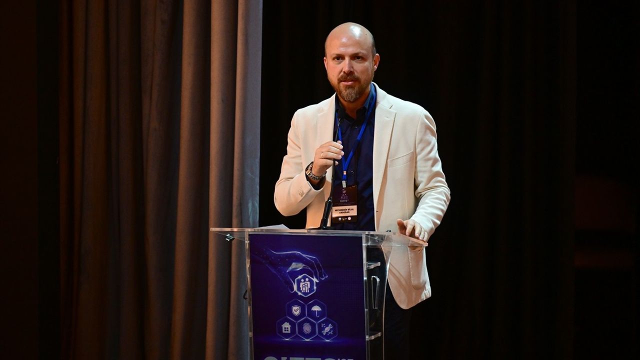Bilal Erdoğan'dan Aile Yılı Sempozyumu'nda Nüfus Mesajı