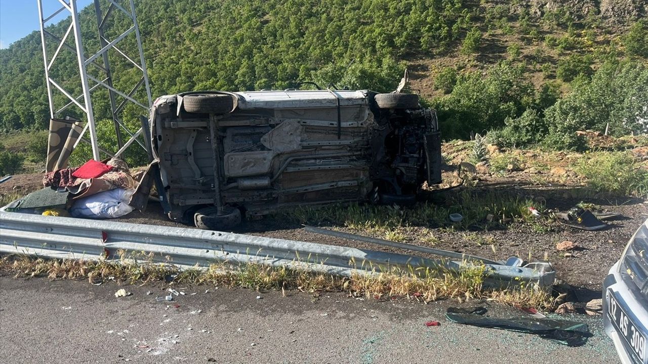 Bingöl'de Hafif Ticari Araç Kazası