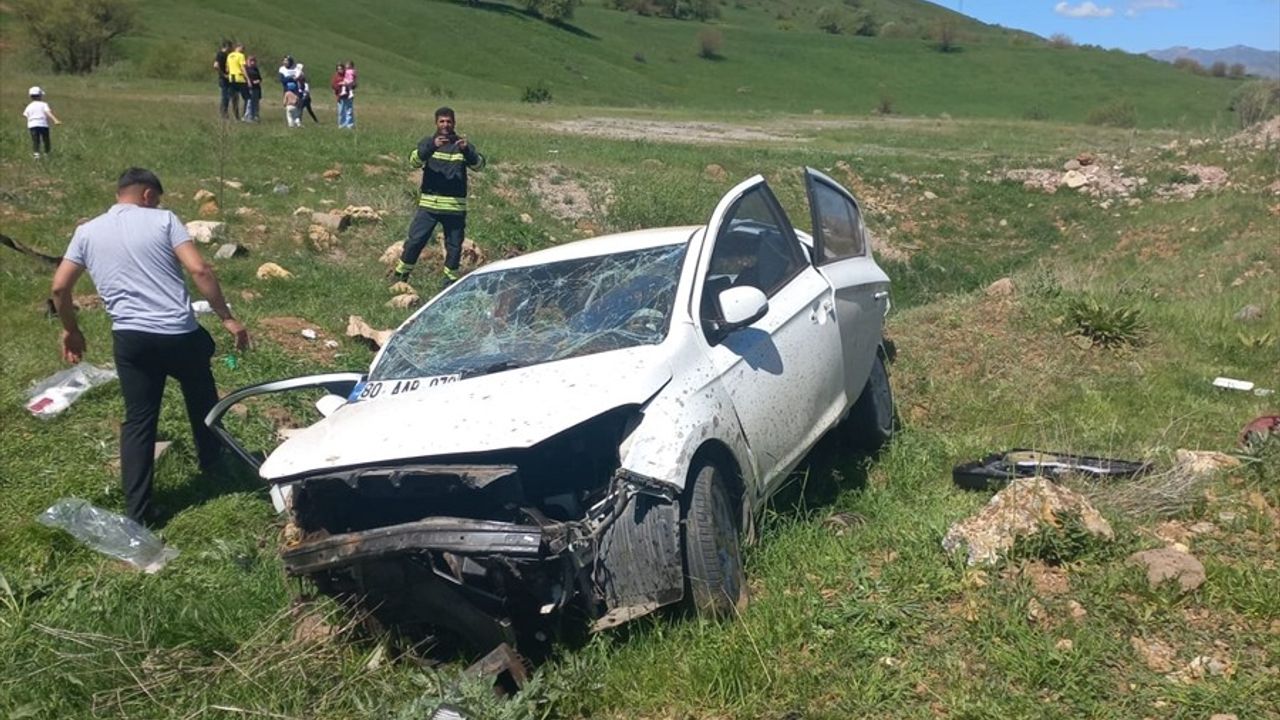 Bingöl'deki Trafik Kazasında Baba Hayatını Kaybetti, Anne ve Bebek Yaralandı
