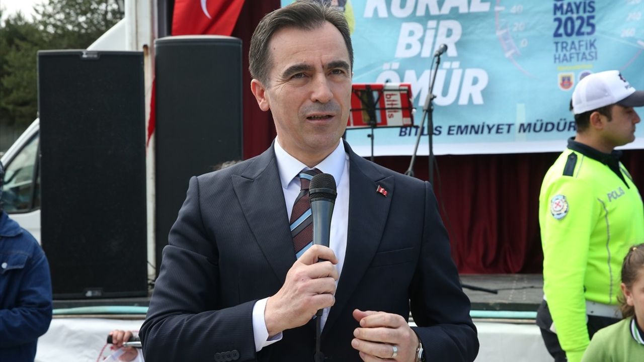 Bitlis'te Karayolları Güvenliği ve Trafik Haftası Etkinliği