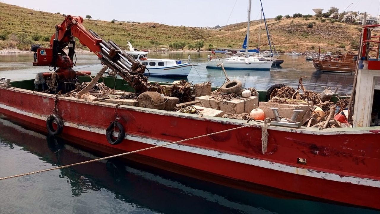 Bodrum'da 20 Ton Deniz Atığı Temizliği Yapıldı