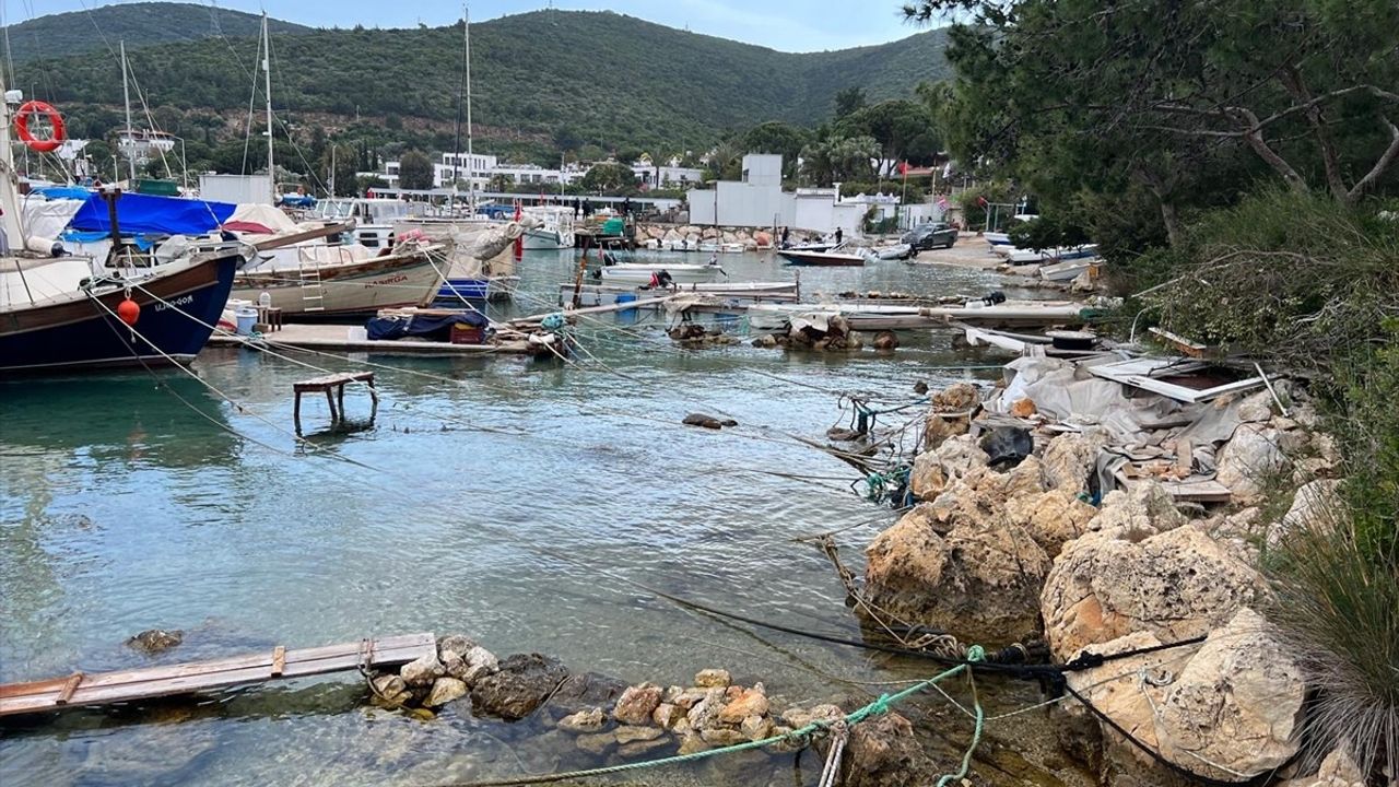 Bodrum'daki Yasa Dışı Tonozlar ve Terk Edilmiş Tekneler Kaldırıldı