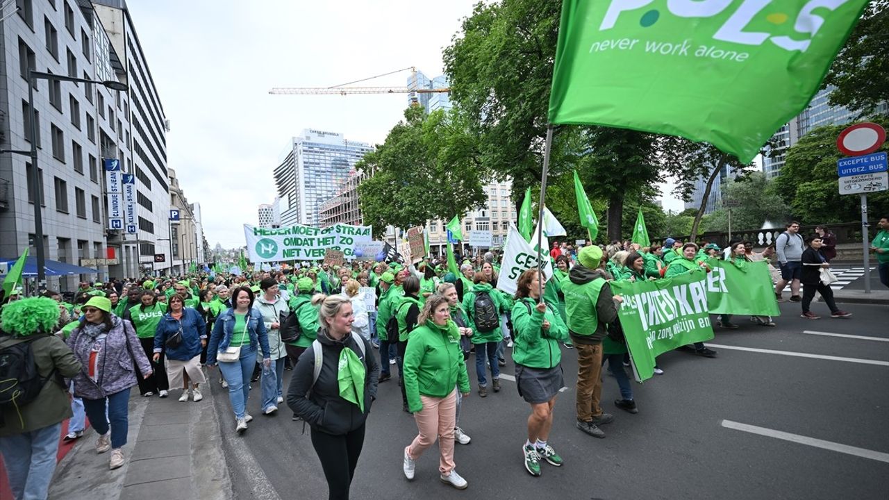 Brüksel'de Sosyal Harcamalar İçin Büyük Protesto