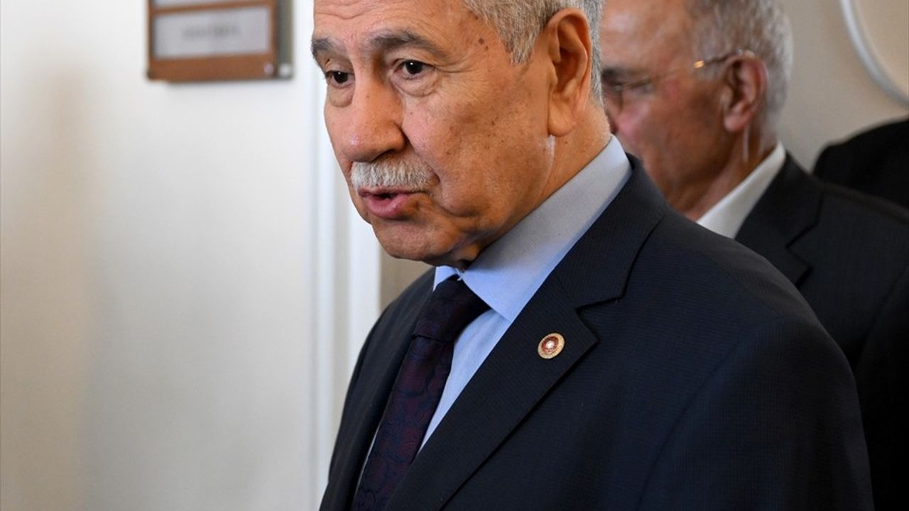 Bülent Arınç, Sırrı Süreyya Önder İçin DEM Parti Grubu'na Başsağlığı Ziyareti Gerçekleştirdi