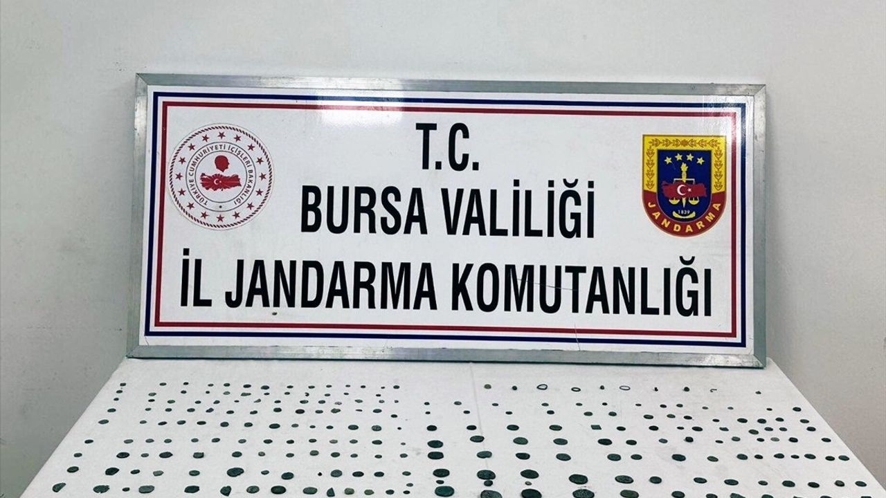 Bursa'da Tarihi Eser Kaçakçılığı: 222 Sikke ve 41 Obje Ele Geçirildi