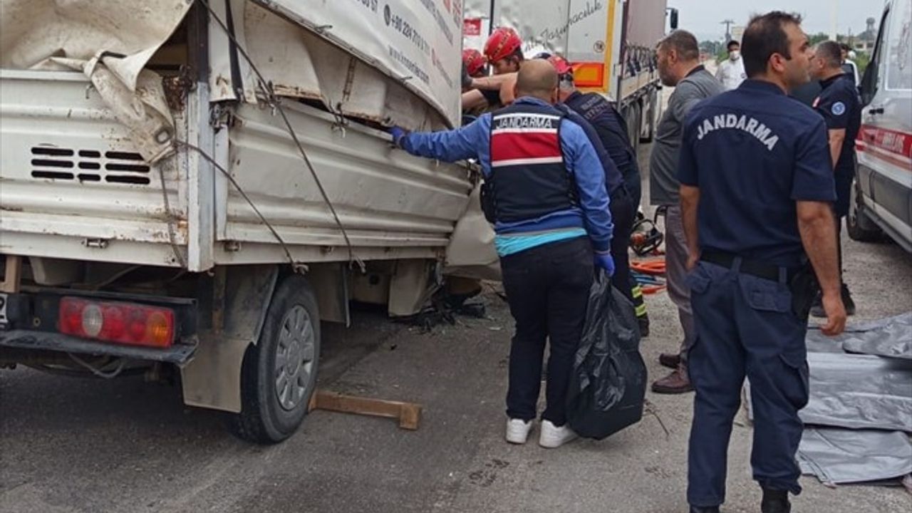 Bursa'da Trafik Kazası: 2 Kişi Hayatını Kaybetti