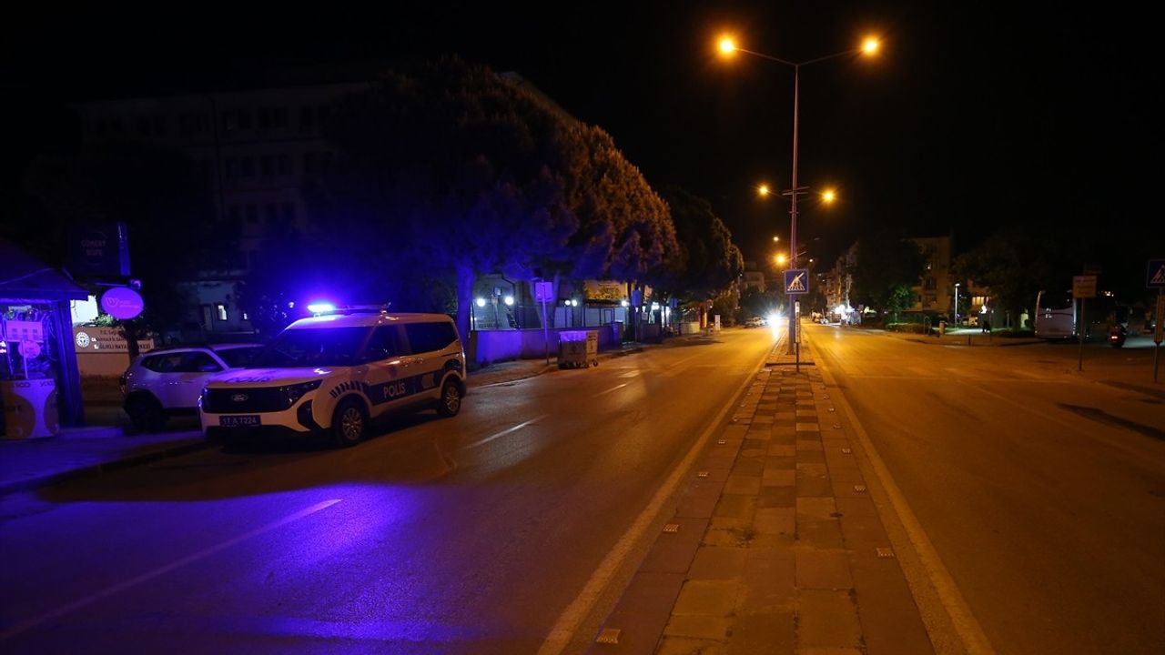 Çanakkale'de Motosikletli Polis Ekibinin Çarptığı Öğrenci Ağır Yaralandı