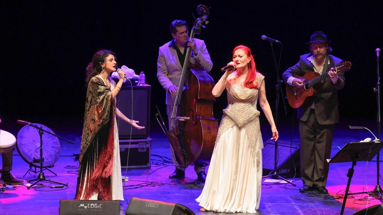 Candan Erçetin ve Barcelona Gipsy Balkan Orchestra Harbiye'de Buluştu