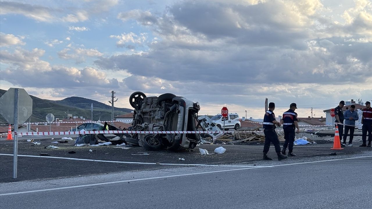 Çankırı'da Otomobil Kazası: 1 Ölü, 3 Yaralı