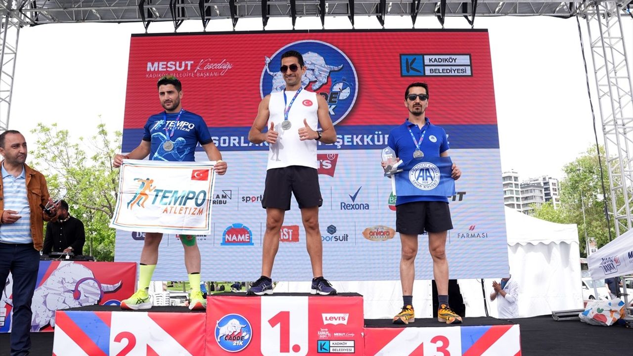 CHP Genel Başkanı Özgür Özel, Atatürk'ün Peşinden Koştu