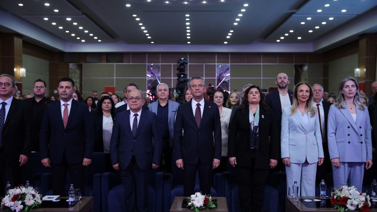 CHP Genel Başkanı Özgür Özel, Aydın'da Otizm Sempozyumu'nda Önemli Mesajlar Verdi