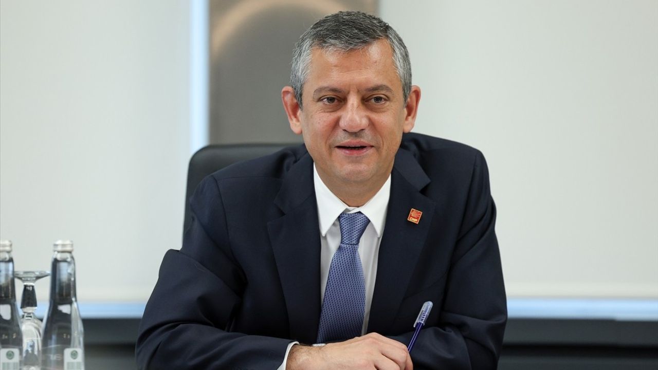 CHP Genel Başkanı Özgür Özel, Fransız Senatörleri Ağırladı