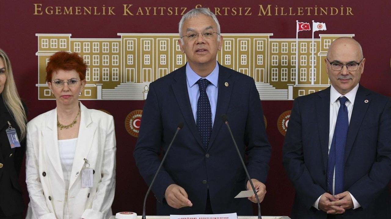 CHP'li Vekiller Tütün ve Elektronik Sigara Kullanımına Karşı Mücadele Çağrısı Yaptı