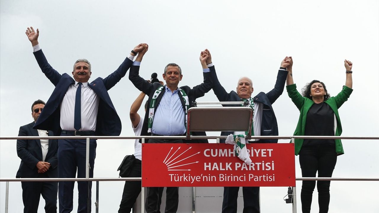CHP Lideri Özel Bursa'da Emek ve Birlik Mesajı Verdi