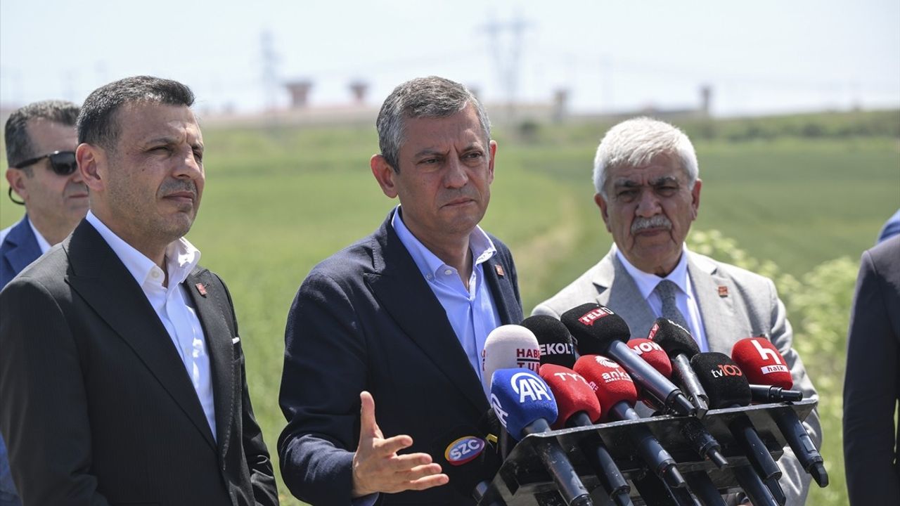 CHP Lideri Özgür Özel, Ekrem İmamoğlu'nu Cezaevinde Ziyaret Etti
