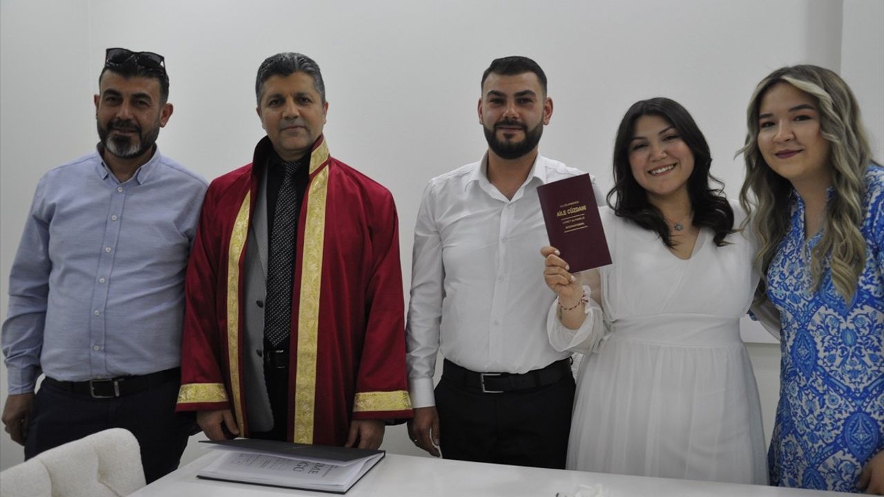 Çiftler Özel Tarihte Evlendi: 05.05.2025