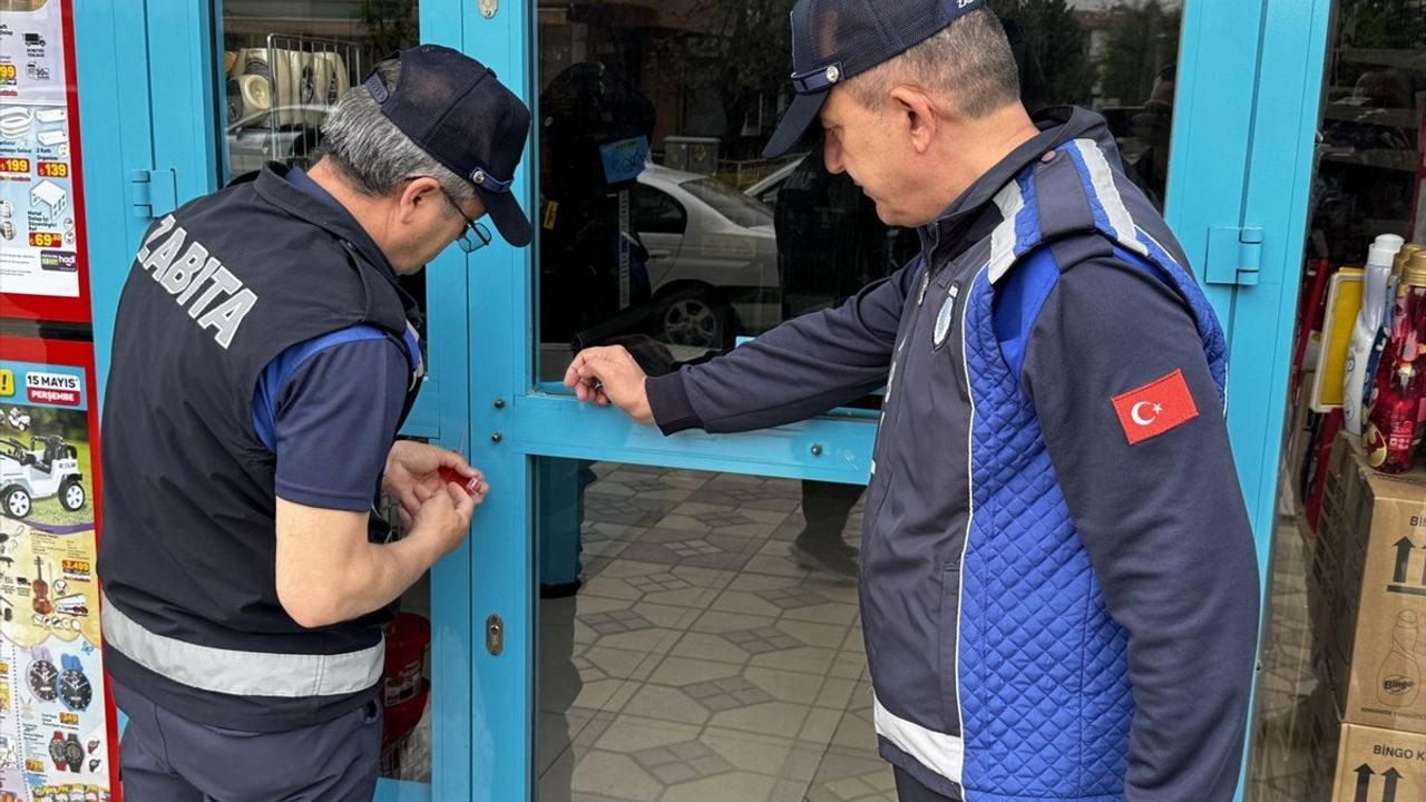 Çorum'da Tarihi Geçmiş Ürün Satan Marketler Kapatıldı