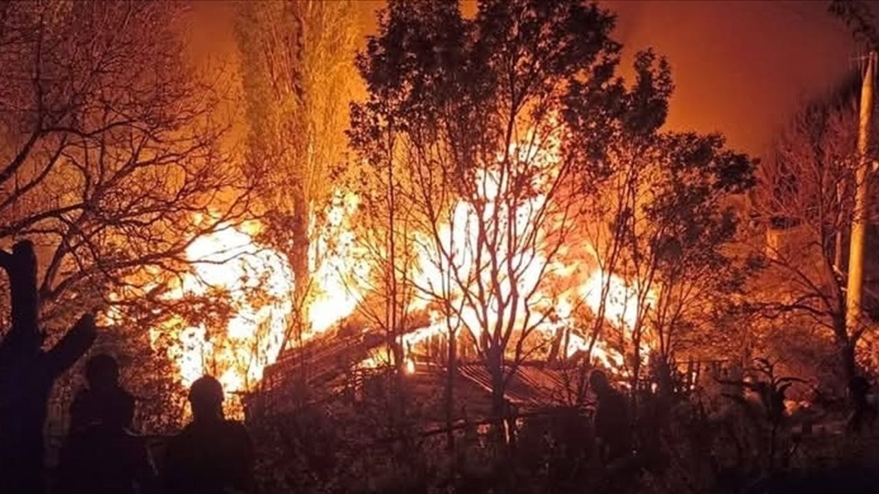 Çorum'da Yangın: İtfaiye Ekipleri Müdahaleye Devam Ediyor