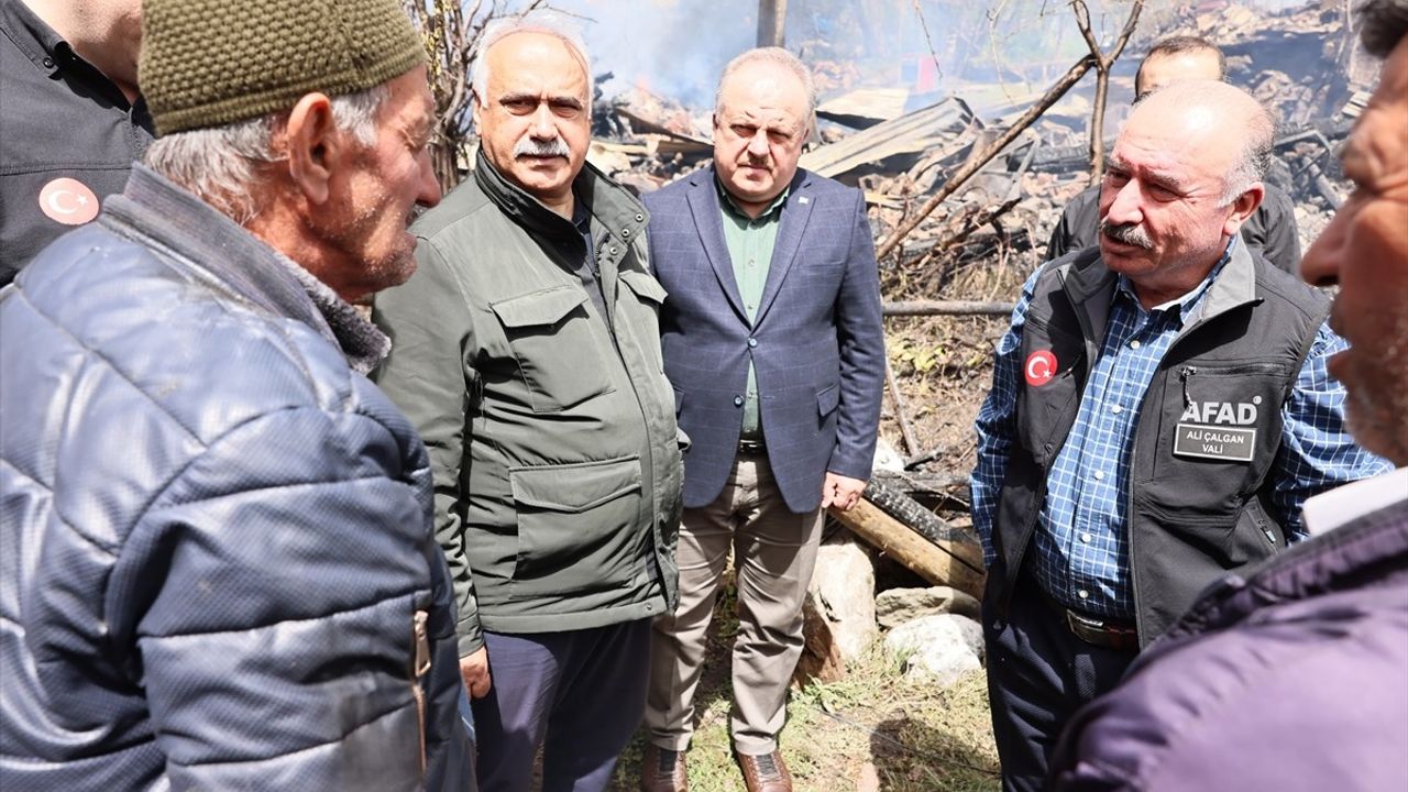 Çorum Valisi Çalgan'dan Hacıhalil Köyü Yangınına Ziyaret