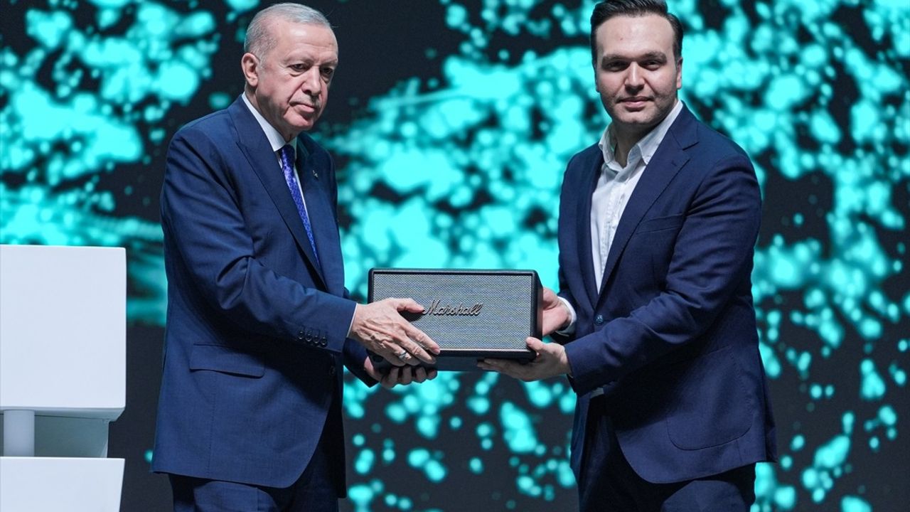 Cumhurbaşkanı Erdoğan, GENÇFEST'te Barış ve Dayanışma Mesajı Verdi
