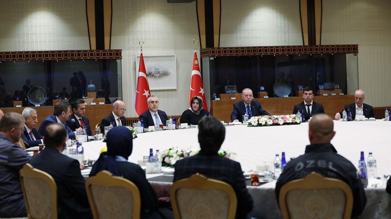 Cumhurbaşkanı Erdoğan, İşçi ve İşveren Temsilcileriyle Bir Araya Geldi