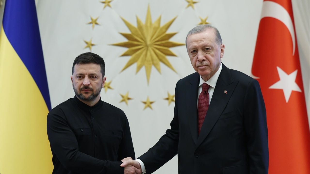 Cumhurbaşkanı Erdoğan, Ukrayna Lideri Zelenskiy ile Görüşmeye Başladı
