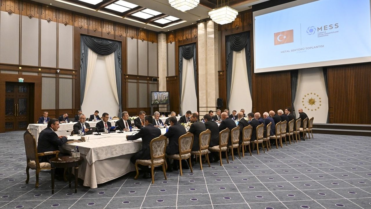 Cumhurbaşkanı Yardımcısı Yılmaz Metal Sektör Temsilcileriyle Buluştu