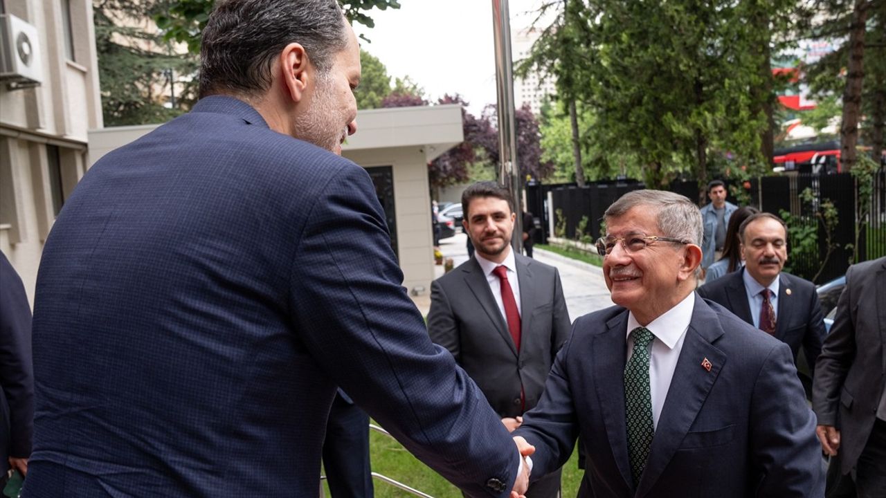 Davutoğlu ve Erbakan'dan Önemli Görüşme