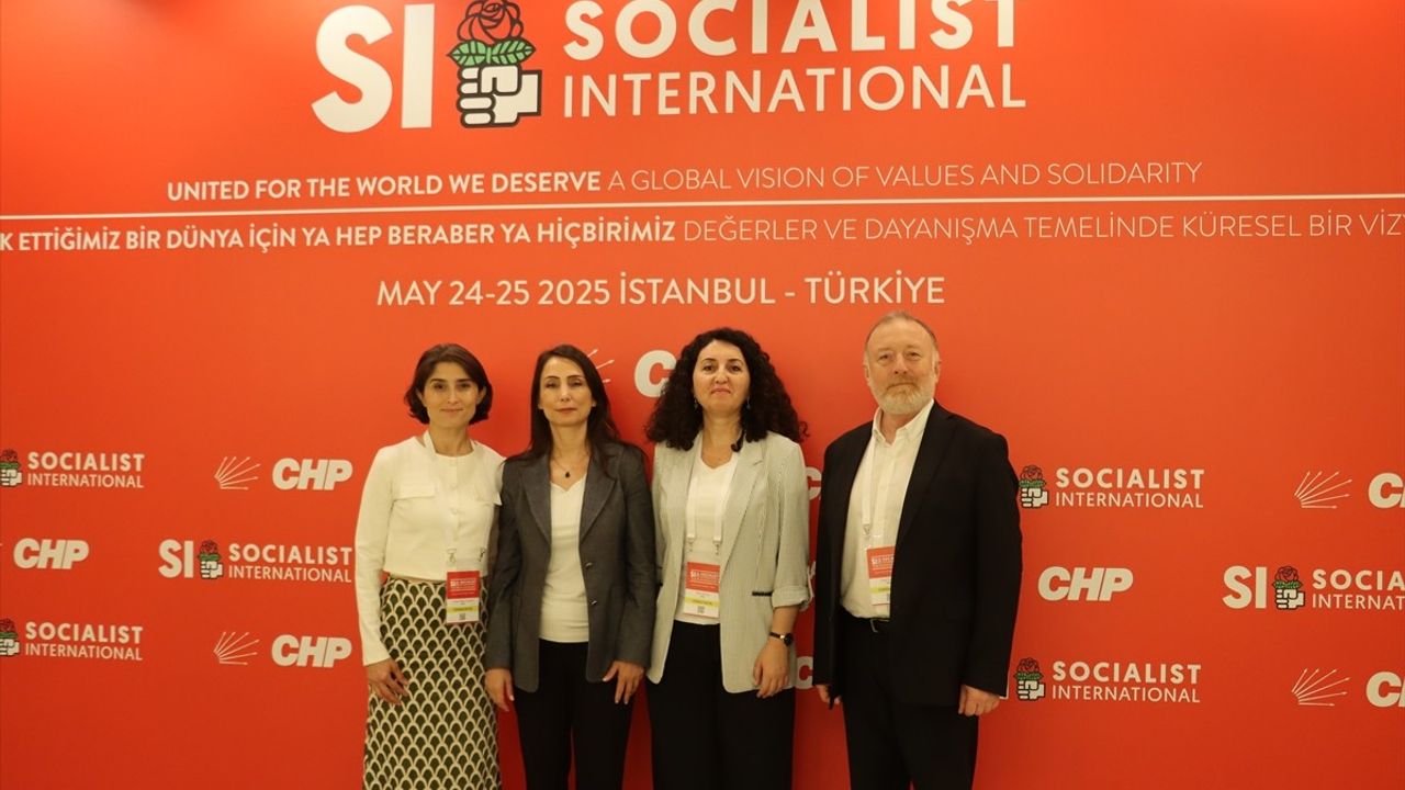 DEM Parti Eş Genel Başkanı Hatimoğulları, Sosyalist Enternasyonal Konsey Toplantısı'nda Küresel Sorunlara Dikkat Çekti