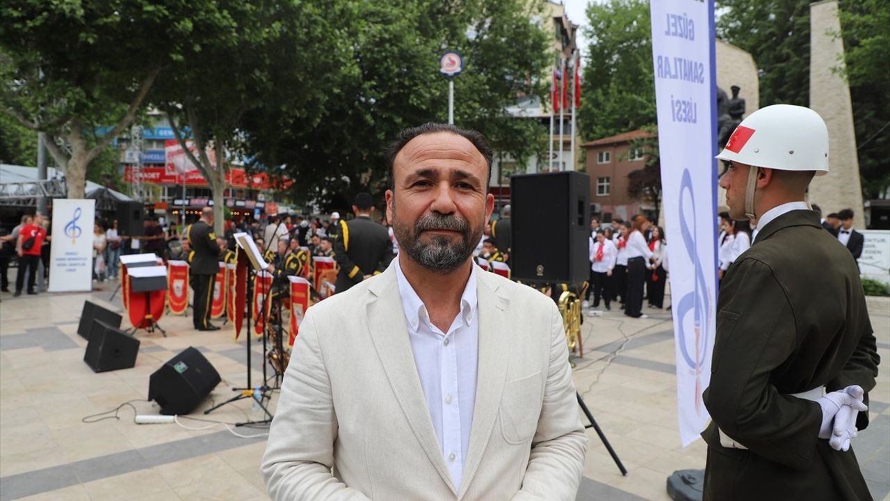 Denizli'de Askere Bando ve Lise Öğrencilerinden Anlamlı Konser