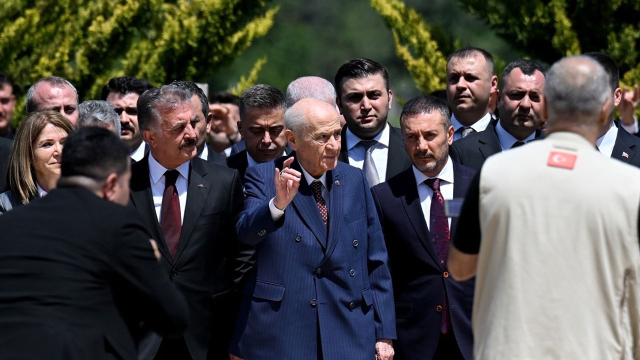 Devlet Bahçeli'den Ülkücü Şehitler Anıtı'na Ziyaret
