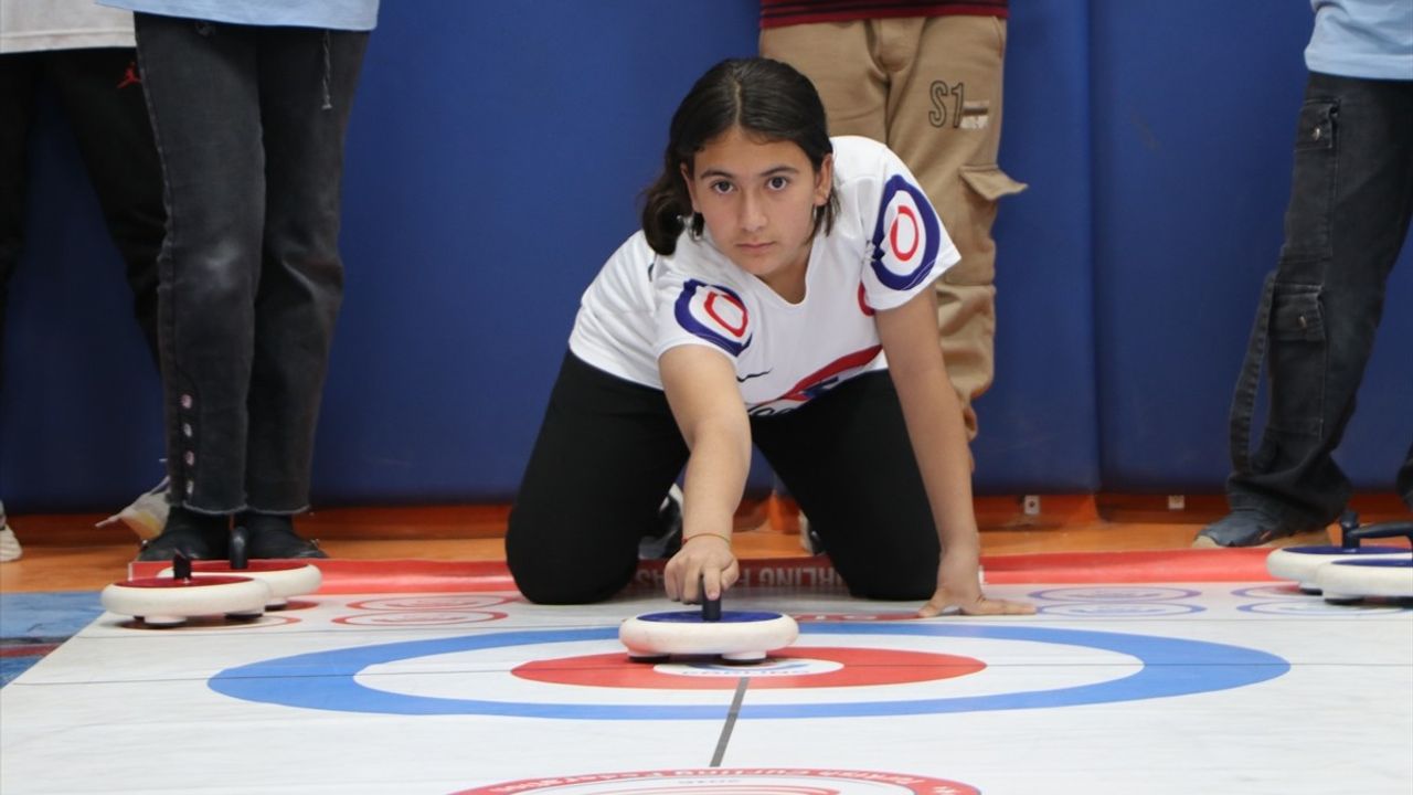 Dezavantajlı Mahalledeki Sporcu Kızlar Türkiye Şampiyonluğuna Hazırlanıyor