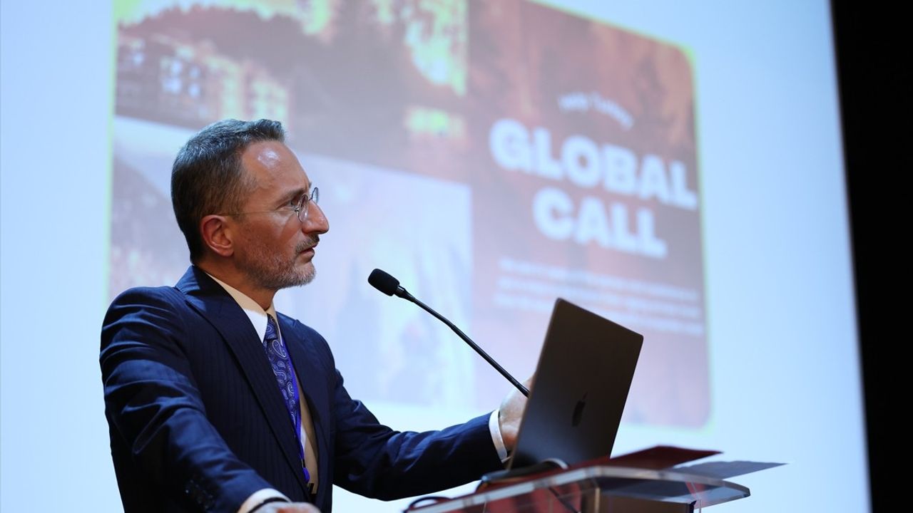 Dijital Dezenformasyon ve Algoritma Diktatörlüğü: Fahrettin Altun'un Uyarıları
