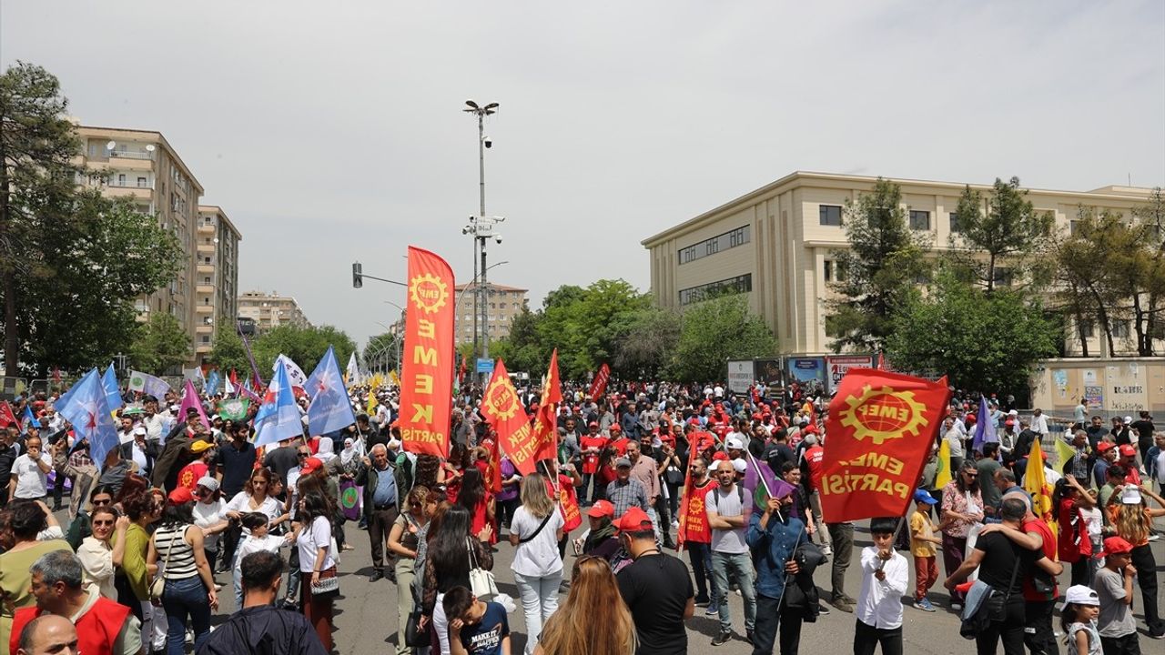 Diyarbakır'da 1 Mayıs Emek ve Dayanışma Günü Coşkuyla Kutlandı