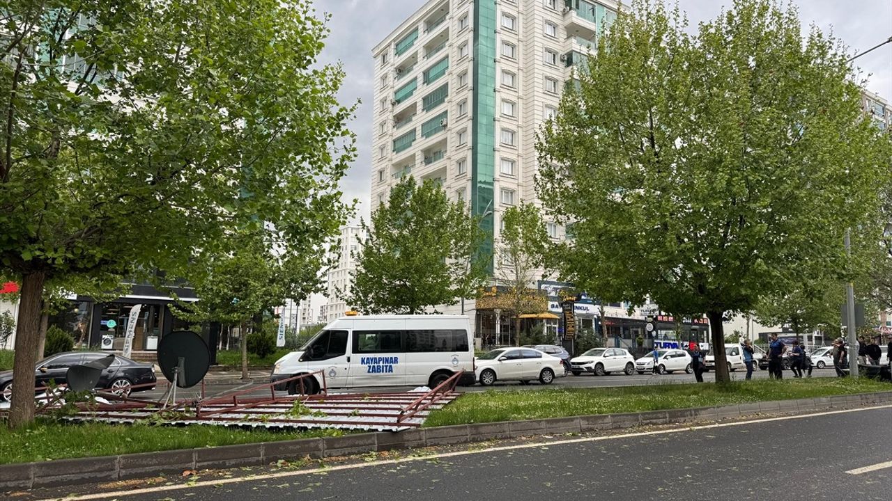 Diyarbakır'da Fırtına Yaşamı Olumsuz Etkiledi