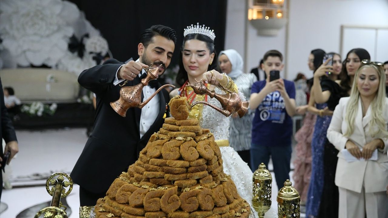 Diyarbakır'da Geleneksel Düğün: Pasta Yerine Burma Kadayıf