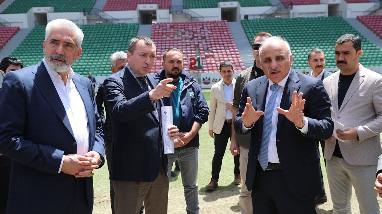 Diyarbakır Stadı'nda Zemin Yenileme Çalışmaları Başladı