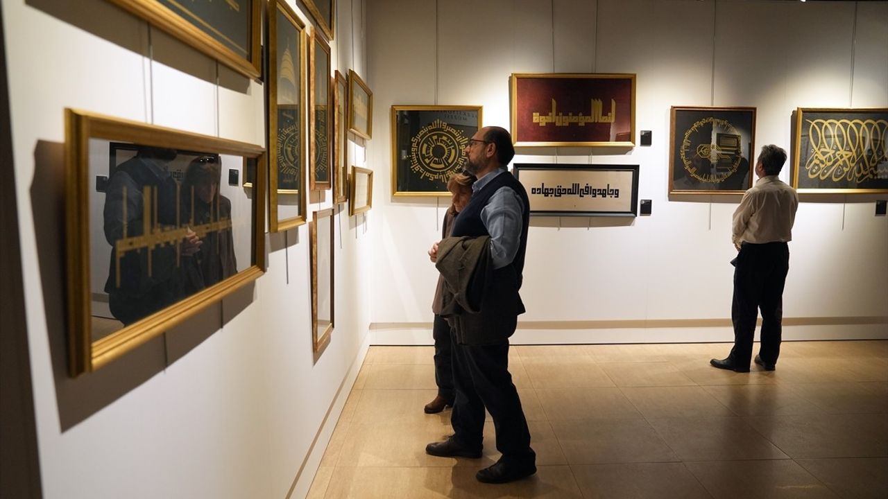 Dolmabahçe'de 'Sadakat' Sergisi Açıldı