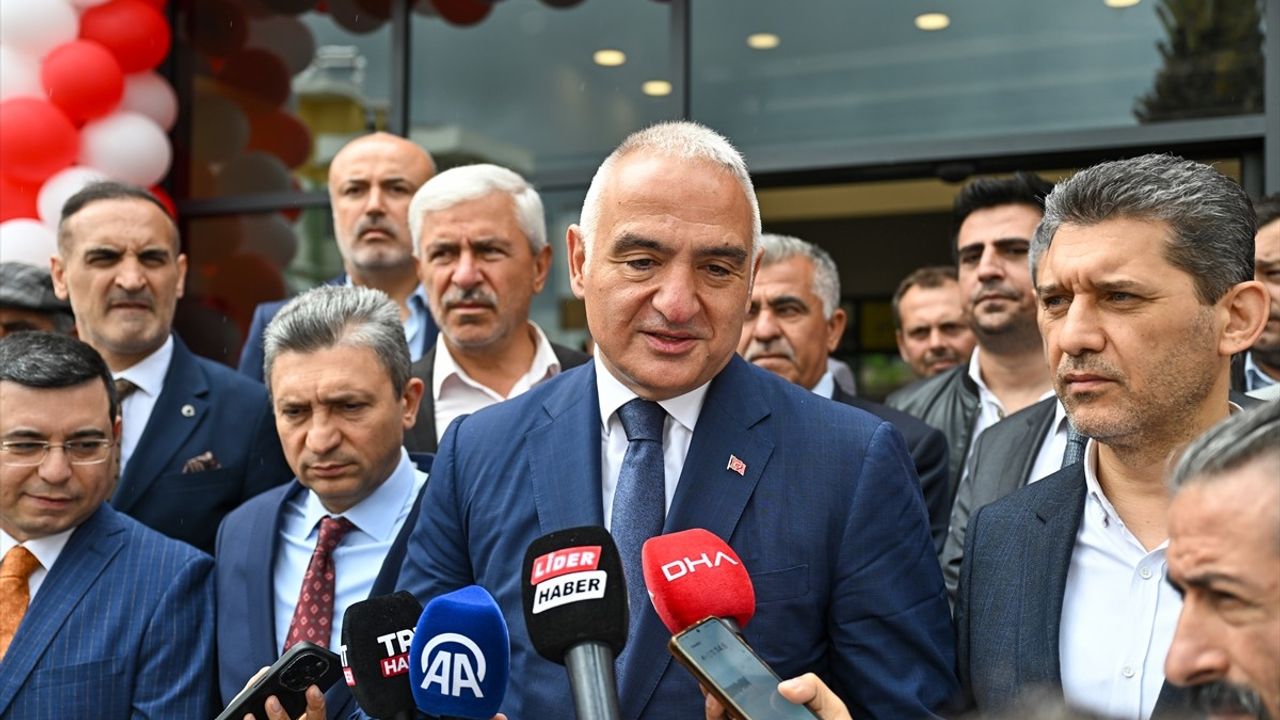 Döşemealtı İlçe Halk Kütüphanesi Hizmete Açıldı