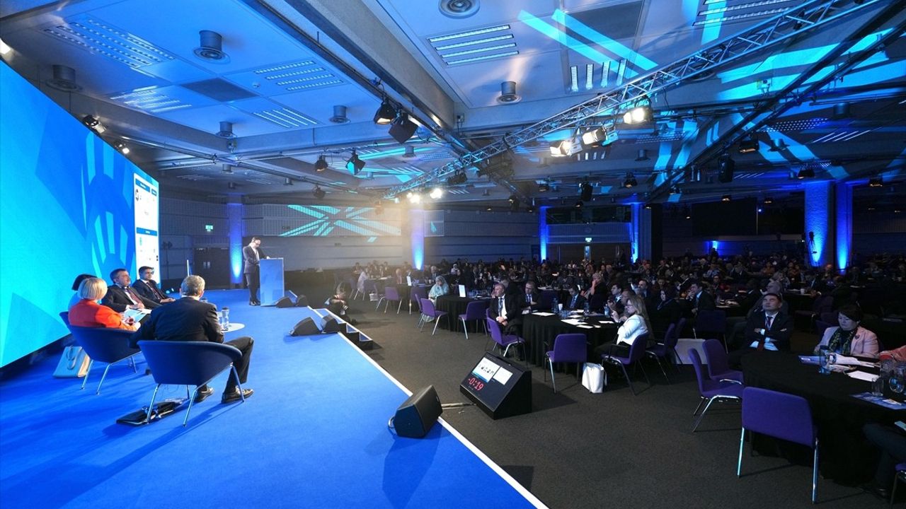 Dünya Eğitim Forumu'nda Eğitim ve Barış Vurgusu