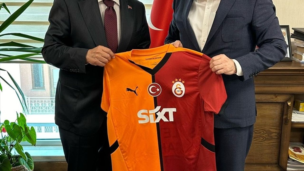 Dursun Özbek, Süleyman Şahin'e Hayırlı Olsun Ziyareti Gerçekleştirdi