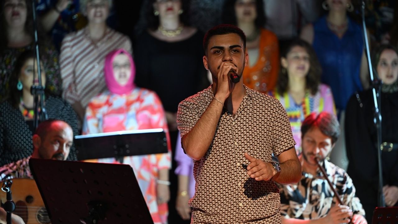 Düzce'de 80'ler ve 90'lar Konseri Coşkusu