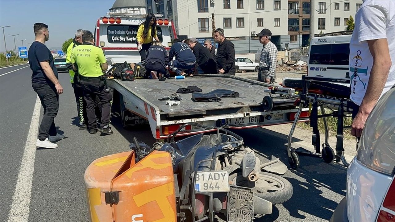 Düzce'de Motosiklet Kazası: Kurye Yaralandı