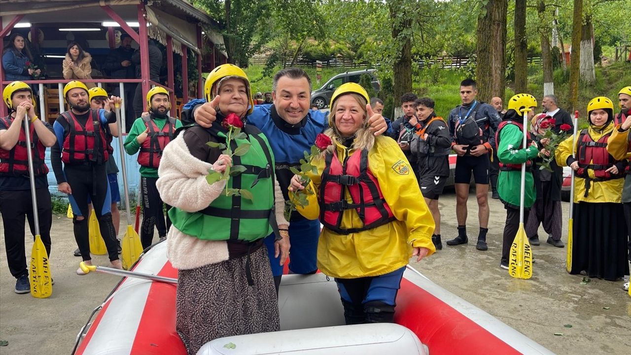 Düzce'de Rafting Tutkunu Annelerin Günü Eğlencesi