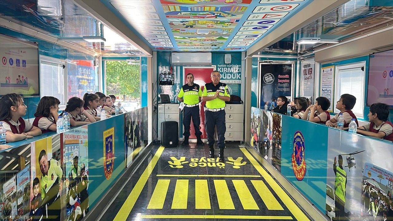 Düzce'de Trafik Eğitimi: Mobil Eğitim Tırı ile Farkındalık