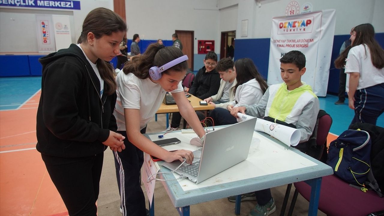 Edirne'de Geleceğin Teknoloji Yıldızları Projelerini Sergiledi