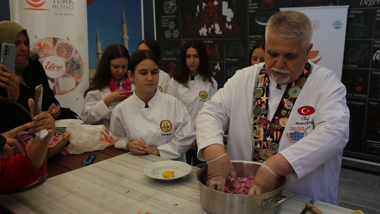 Edirne'de Osmanlı Usulü Gül Reçeli Hazırlandı