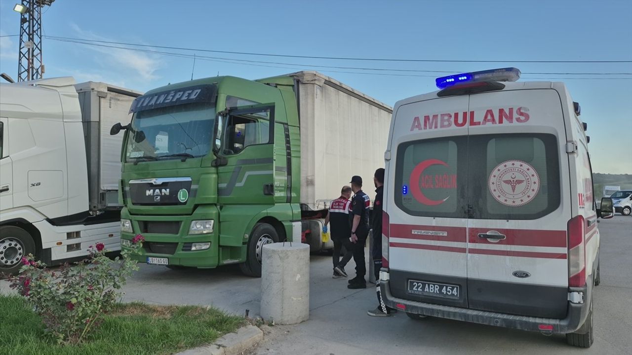 Edirne'de Tır Sürücüsü Aracında Hayatını Kaybetti