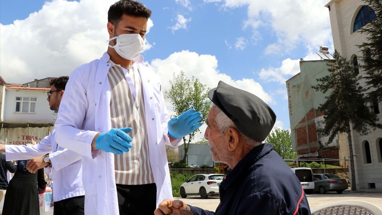 Elazığ'da Sağlık Taraması: Genç Yeryüzü Doktorları Farkındalık Yaratıyor