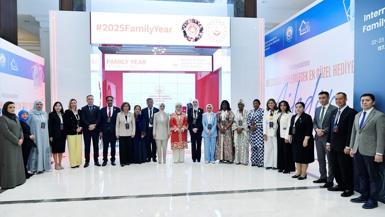 Emine Erdoğan Uluslararası Aile Forumu'nu Ziyaret Etti